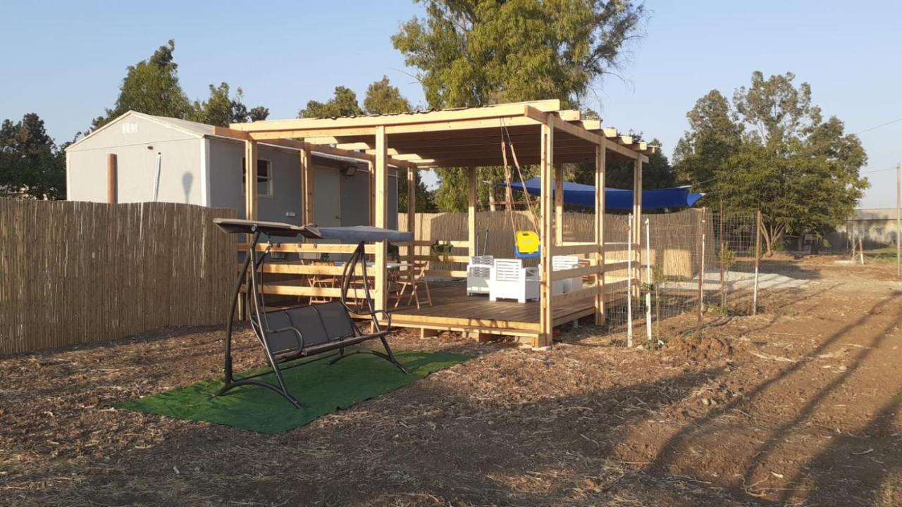 אצל דוד בכפר Leilighet Kfar Gidon Eksteriør bilde